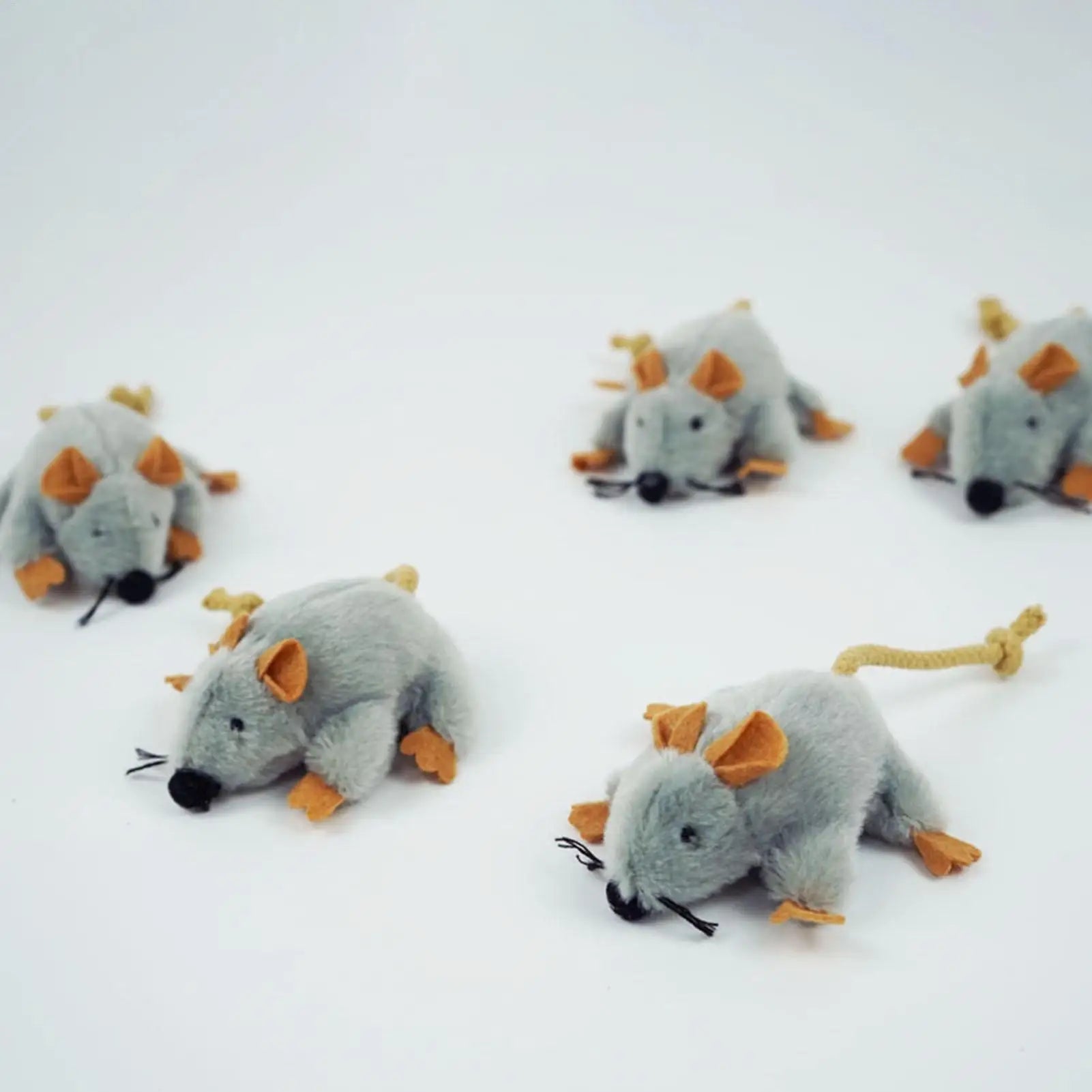 Jouet Souris en Peluche Interactive pour Chat — Son Intégré au Toucher
